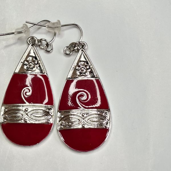aretes color vino