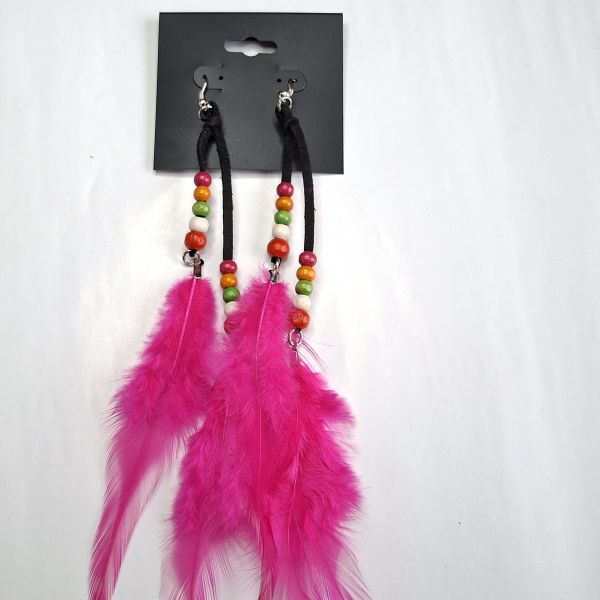 aretes con plumas color fucsia 