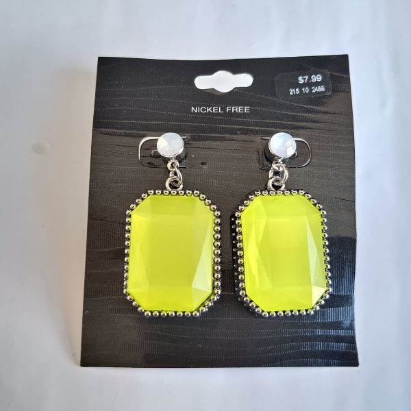 aretes color verde claro 