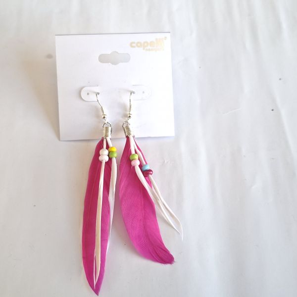 aretes de pluma color fucsia 