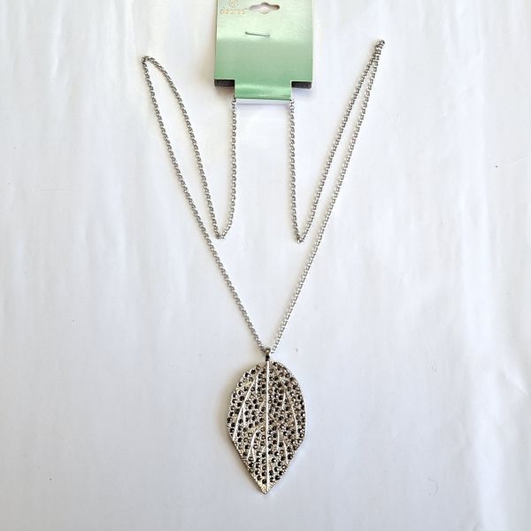 Collar cadena plateada dije de hoja con circones 