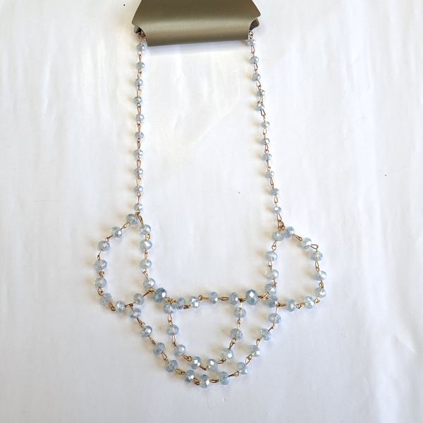 Collar de piedras celeste claro 