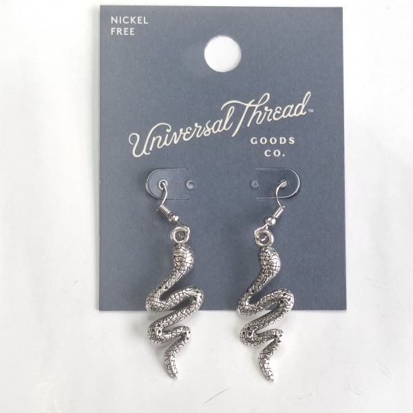 Aretes plateados de serpiente 