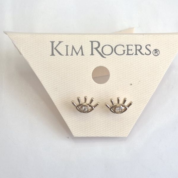 Aretes dorados con forma de ojo con circon