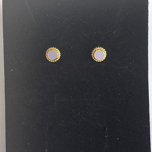 Aretes de color violeta 