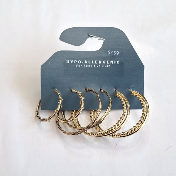 Set de aretes aros dorados varios tamaños 