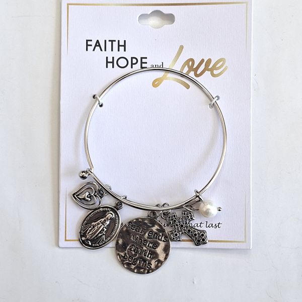 Pulsera varios dijes 