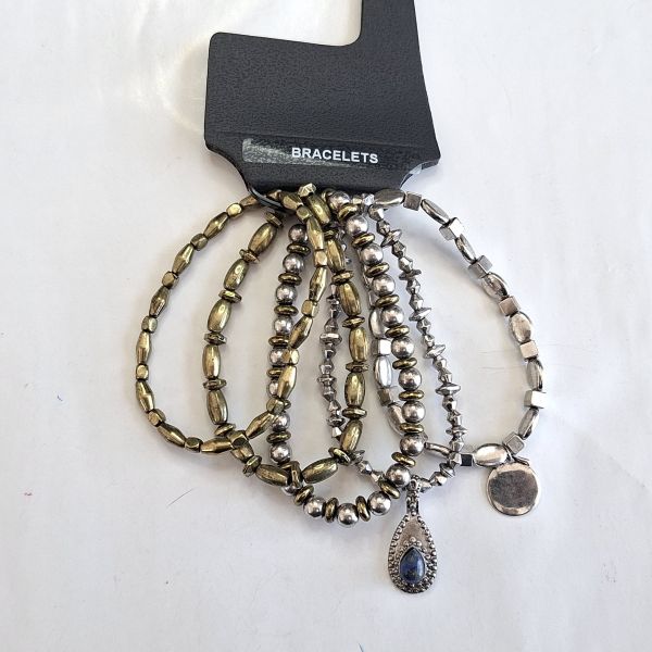 Set de manillas bronce y plateado 