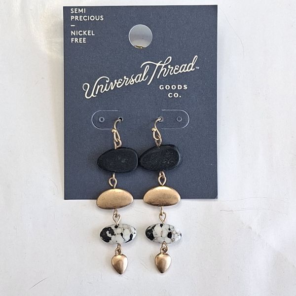 Aretes con piedras colgantes