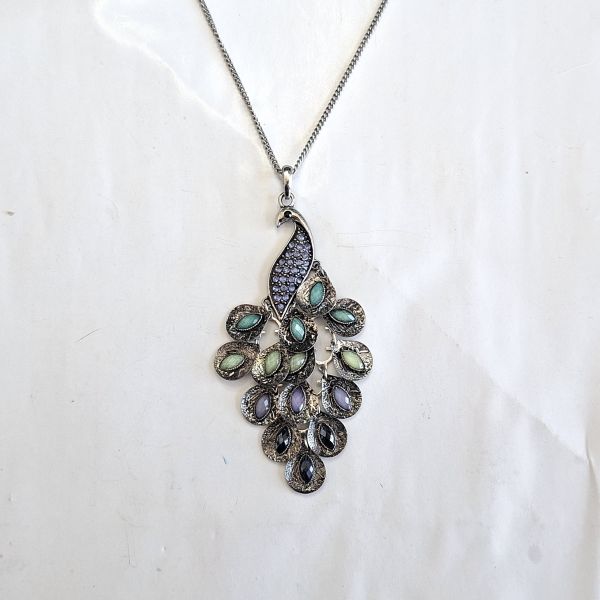 Collar plateado dije de pavo real con circones 